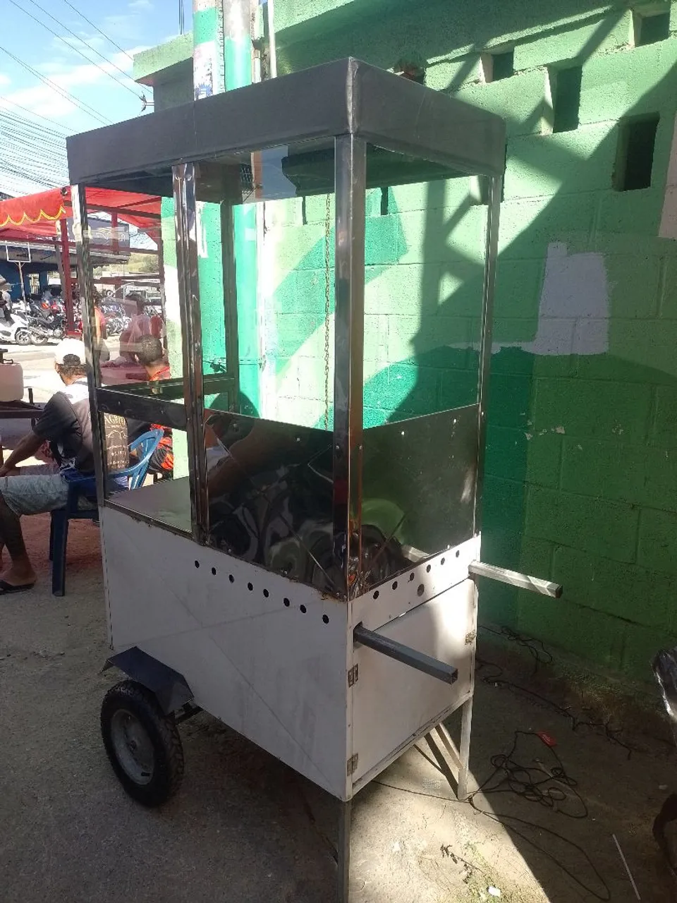 VENDO BARRACA DE LANCHES 1.400,00 EM PERFEITO ESTADO!