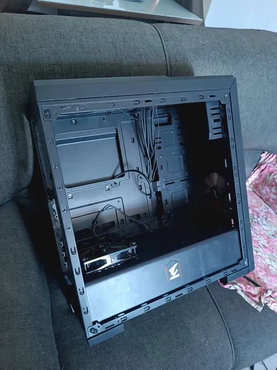 Gabinete Aorus + 3 Fans