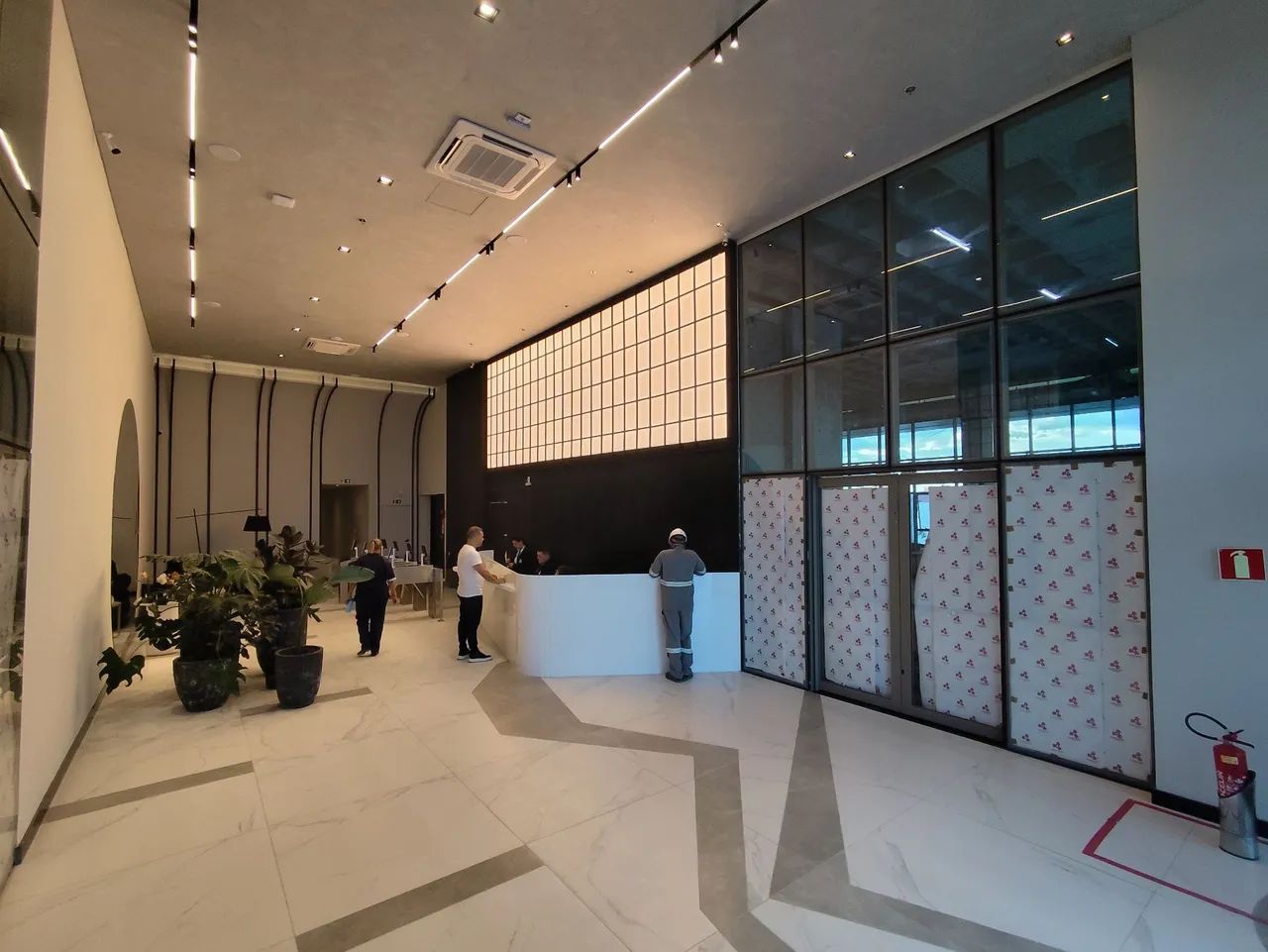 Alugo Epic Tower 47 m² último andar de salas, piso elevado e estrutura surpreendente - Foto 5