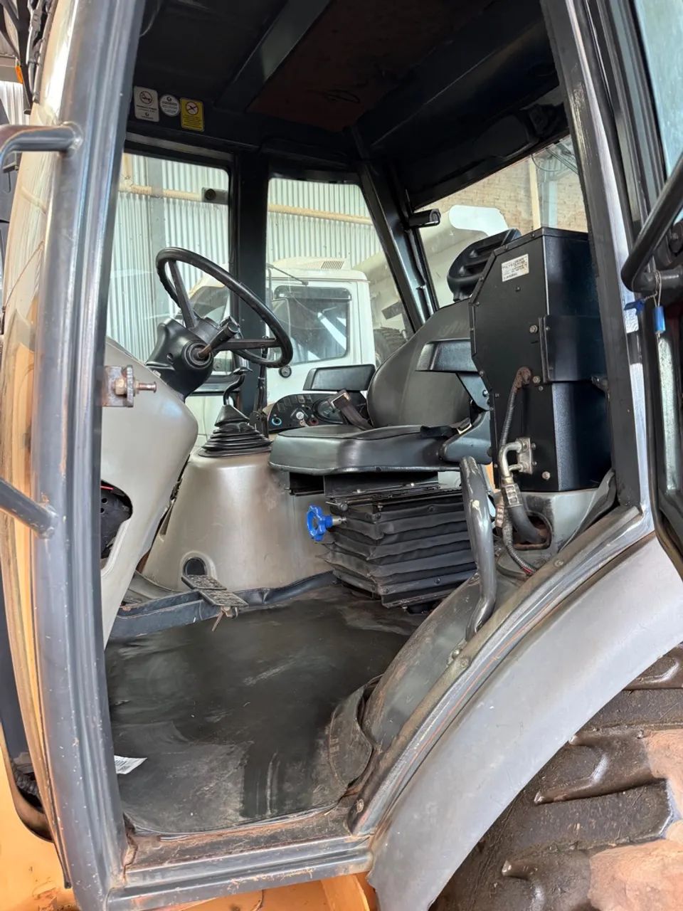 Retro escavadeira CASE 580M 4x2 - Foto 5