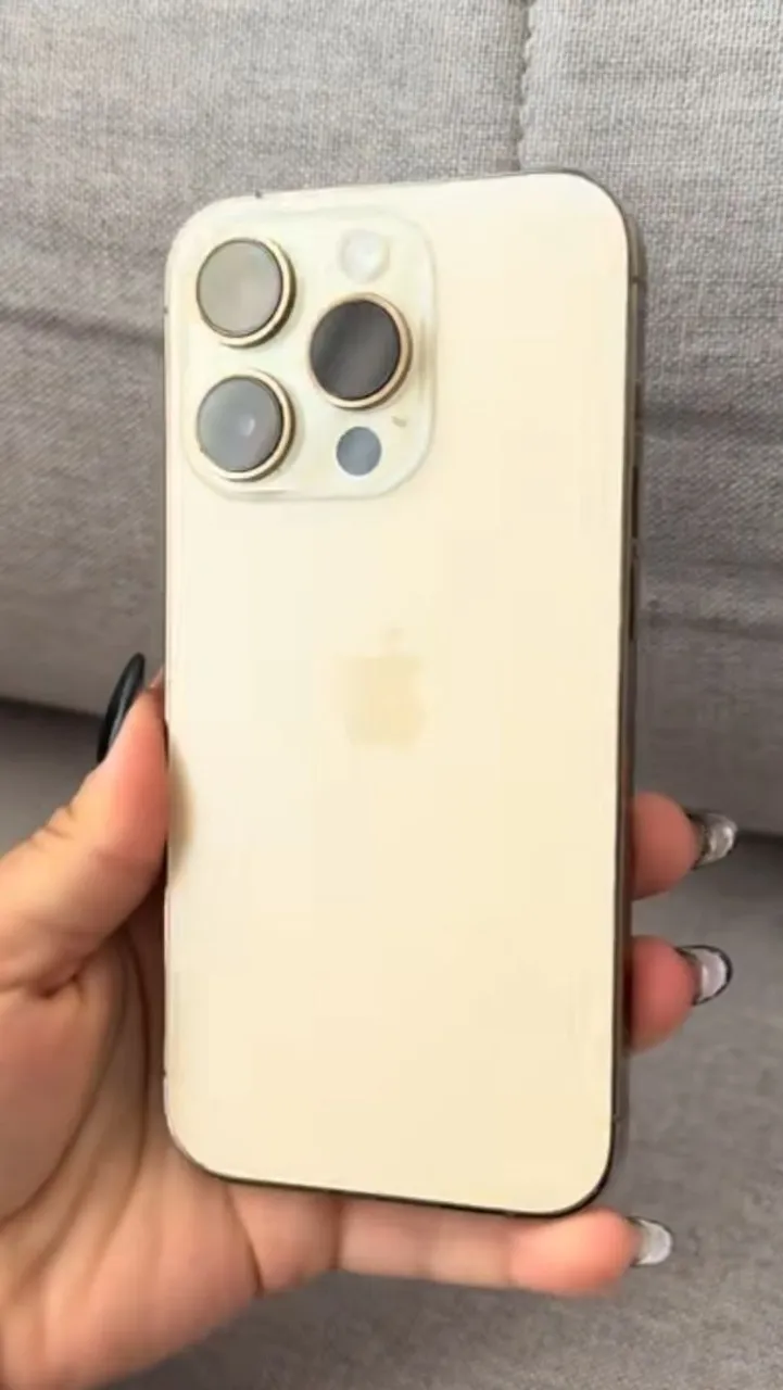 iPhone 14 pro dourado