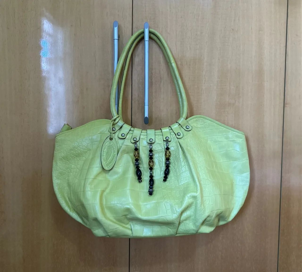 Vendo bolsa de ombro amarelo limão - Foto 4