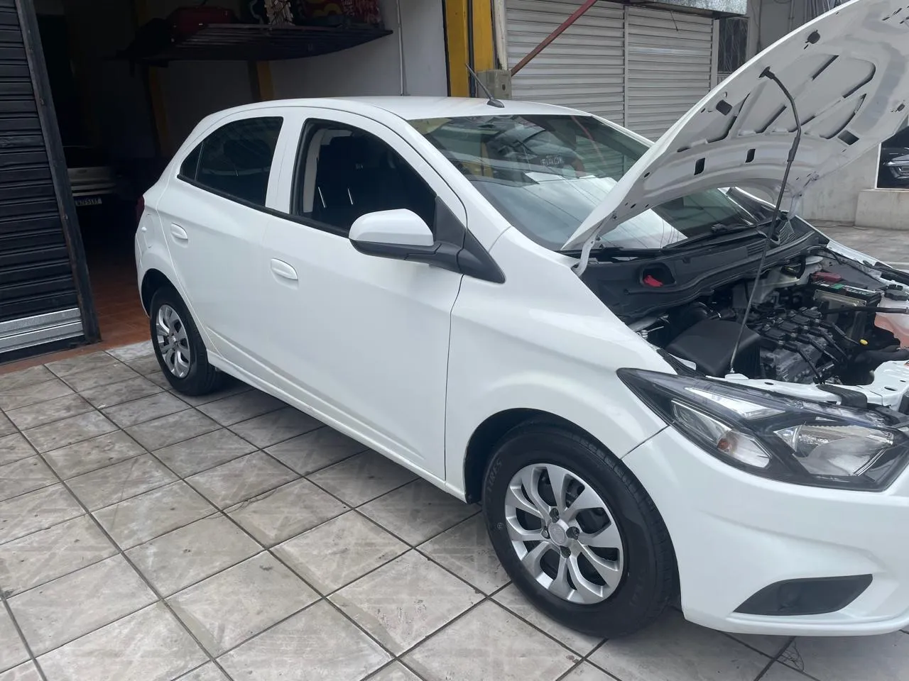 Onix 2020 branco joy