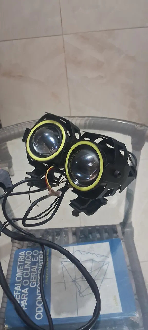 Vendo par farol de minha 