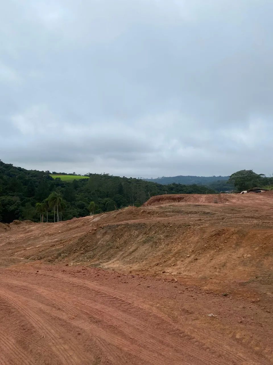 Terrenos em Ibiúna com lazer no verde e escritura