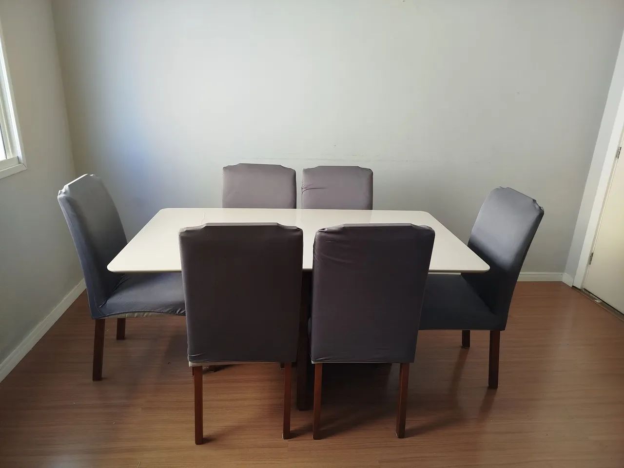 Mesa com 6 cadeiras 