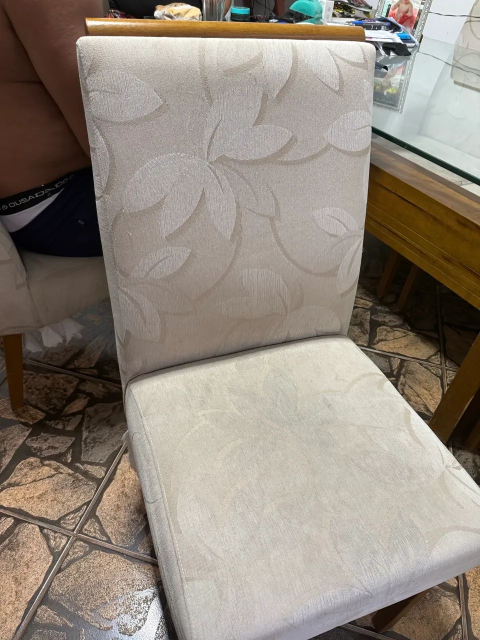 Mesa de vidro com 6 cadeiras  - Foto 4