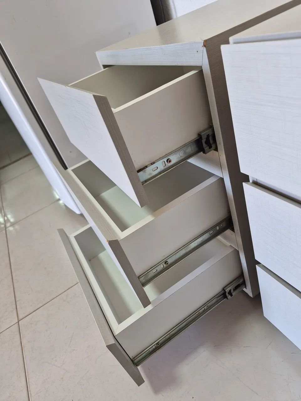 2 criado mudo 100% MDF 3 gavetas  - Foto 3