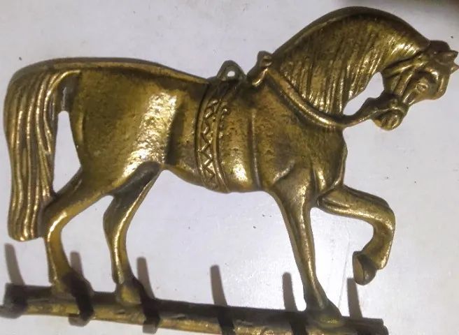 Grande Claviculário Parede Bronze  dourado maciço feitio Cavalo possui 6 ganchos - Foto 3