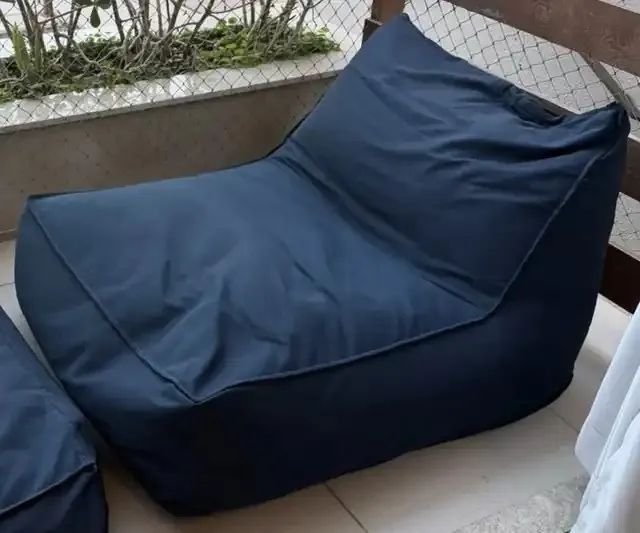 Poltrona Flow azul para área externa e interna, almofada flutuante 110x180
