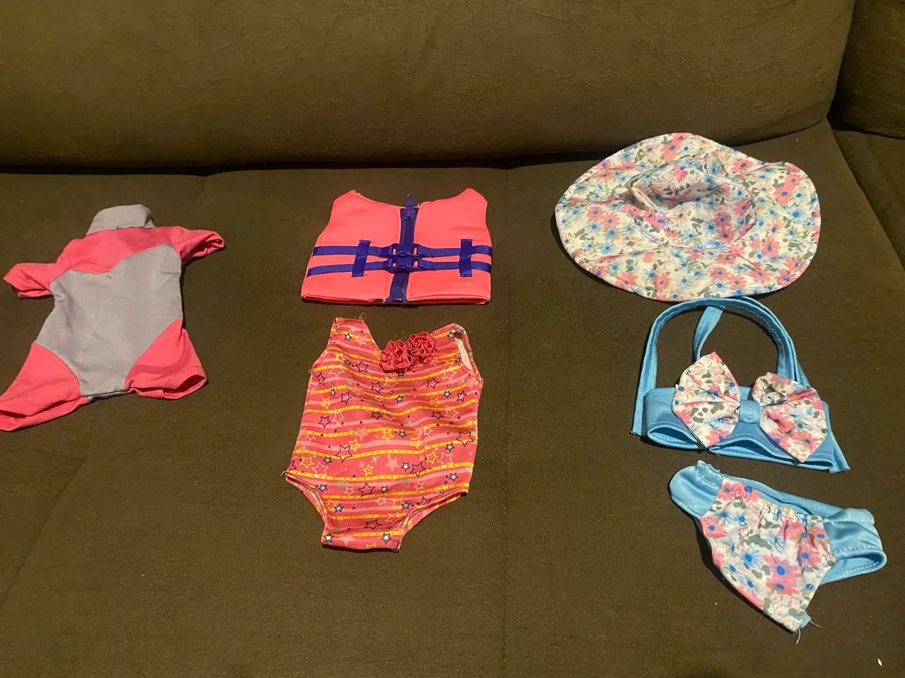 Boneca com acessórios e roupas - Foto 4