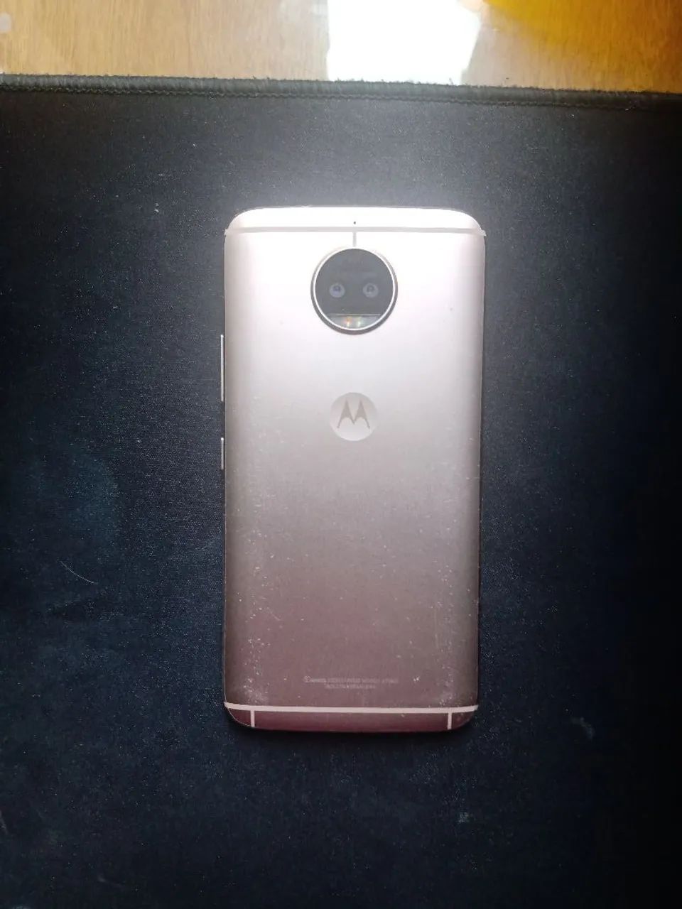 Moto G5s plus ouro rosê - funcionando (tela trincada) - Foto 2