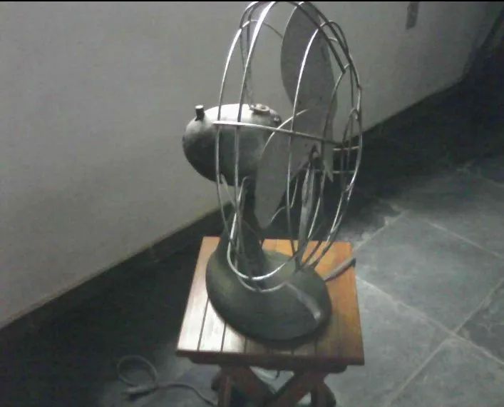 Ventilador Antigo de Mesa - Foto 2