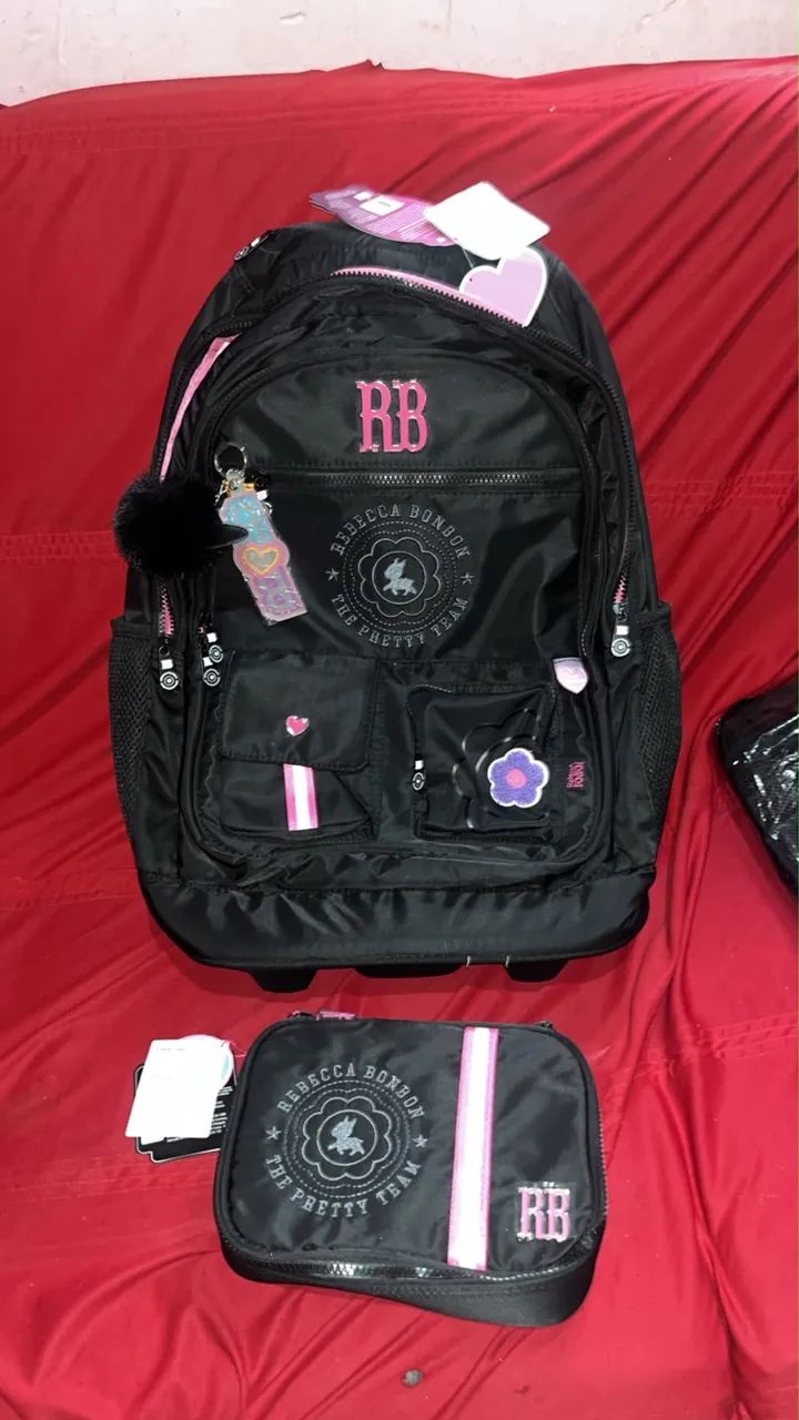 Vende- se Mochila e estojo rebecca bonbon NOVA