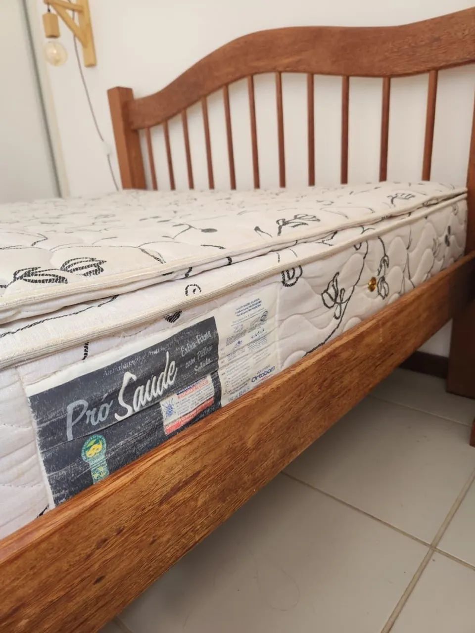 CAMA EM MADEIRA MACIÇA - Foto 2