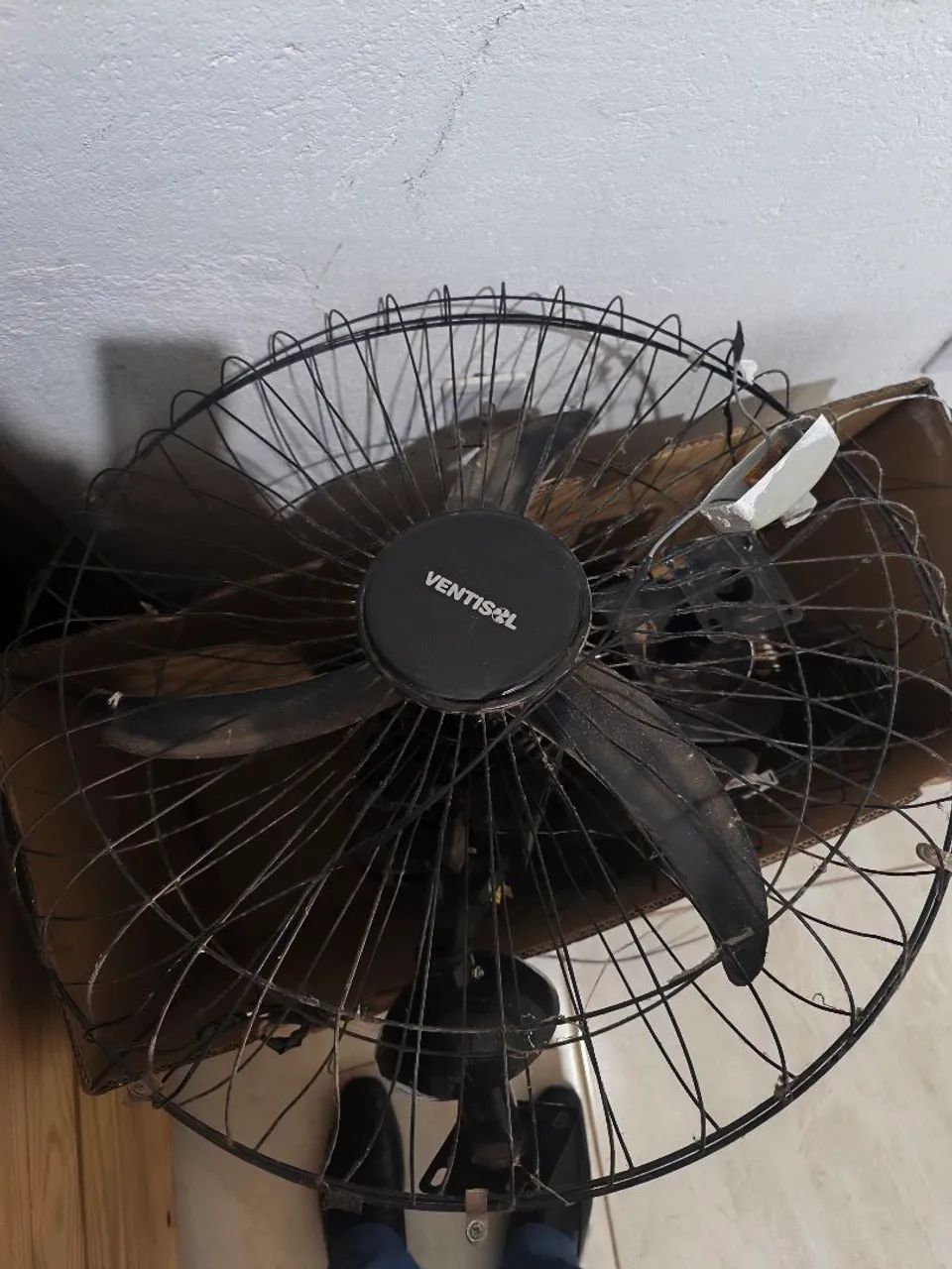 Ventilador de parede.