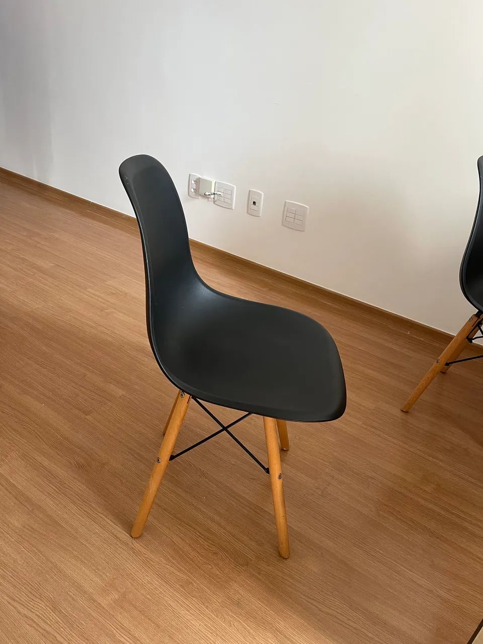 Conjunto mesa industrial e 4 cadeiras Eiffel - Foto 2