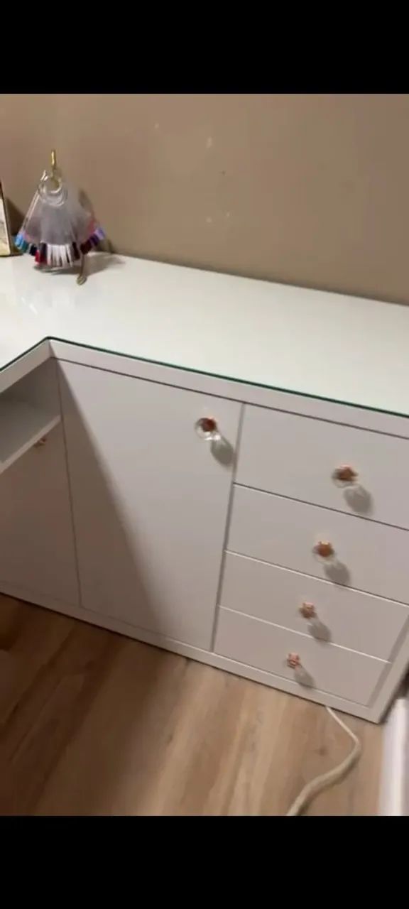 Vendo mesa para manicure 