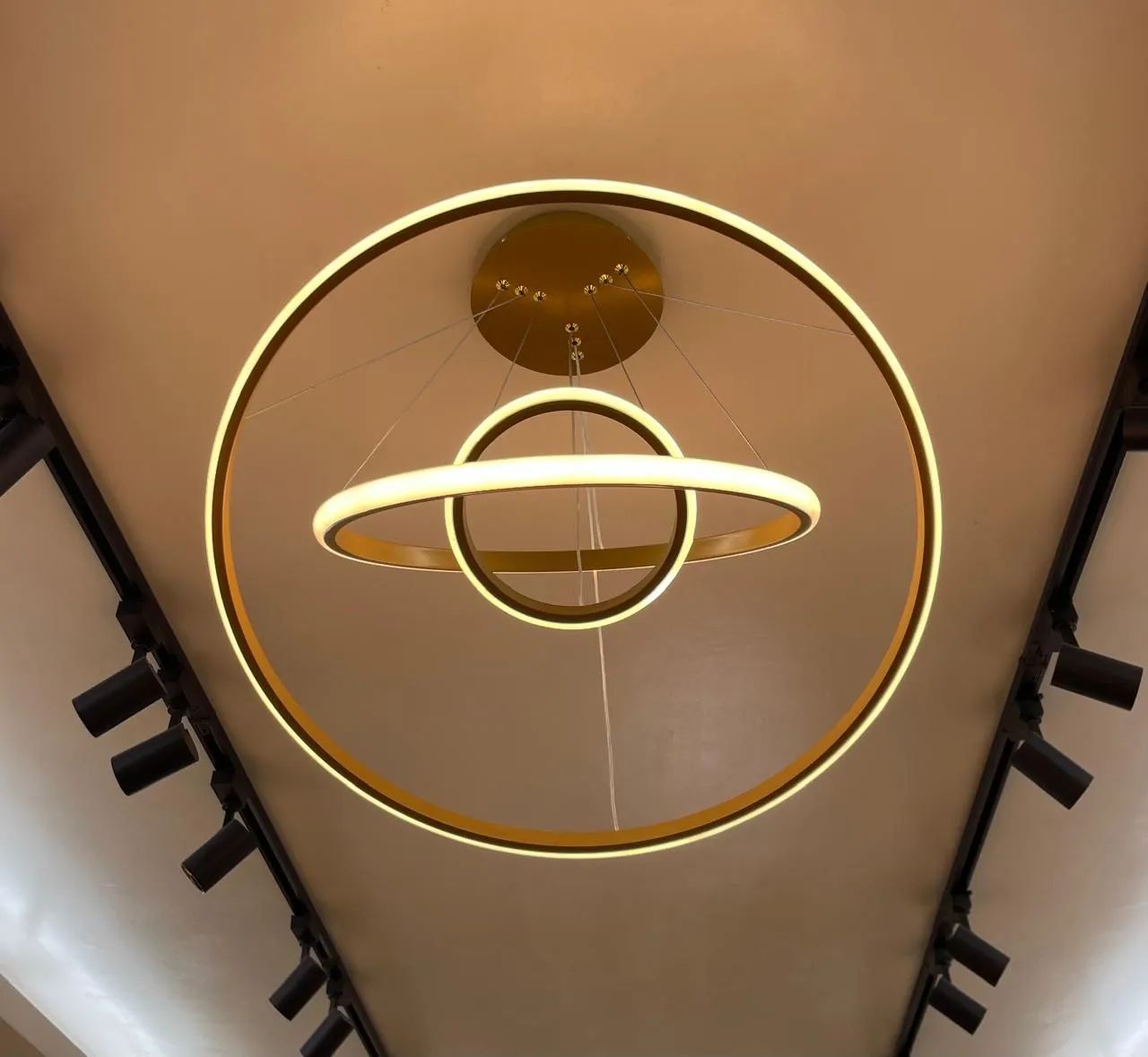 Luminária pendente 3 em 1 led bivolt anéis dourado. - Foto 3