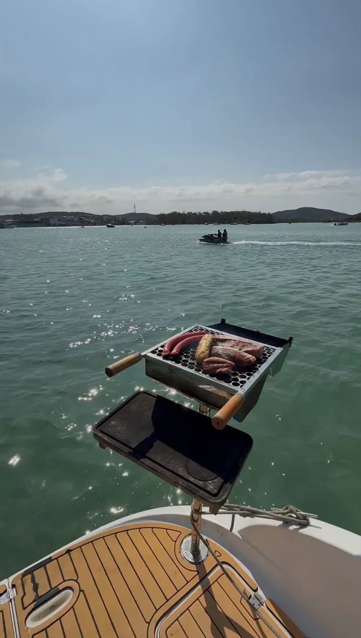 Lancha Coral 27,5 Pés - Ano 2013 - 12 pessoas + 1 - Foto 4