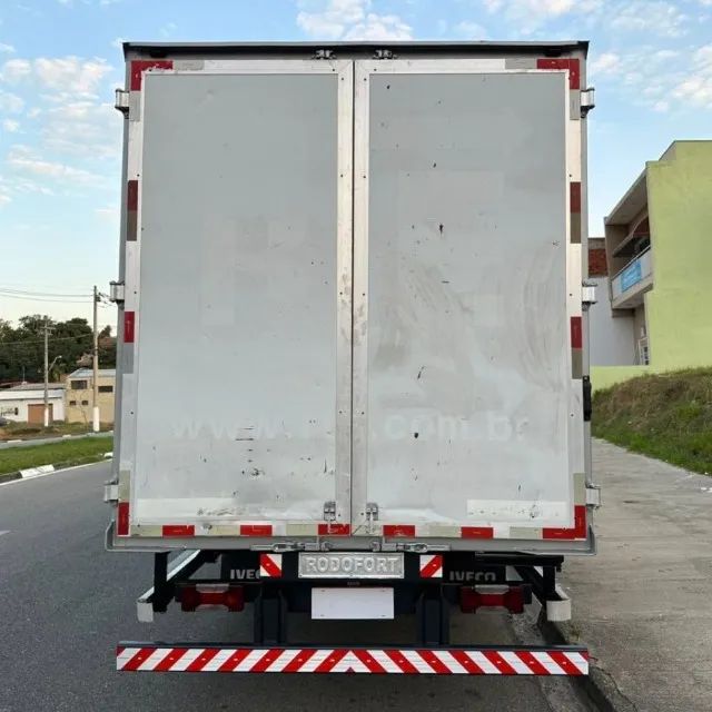 IVECO DAILY 70C16 - BAÚ (2011) - Foto 5
