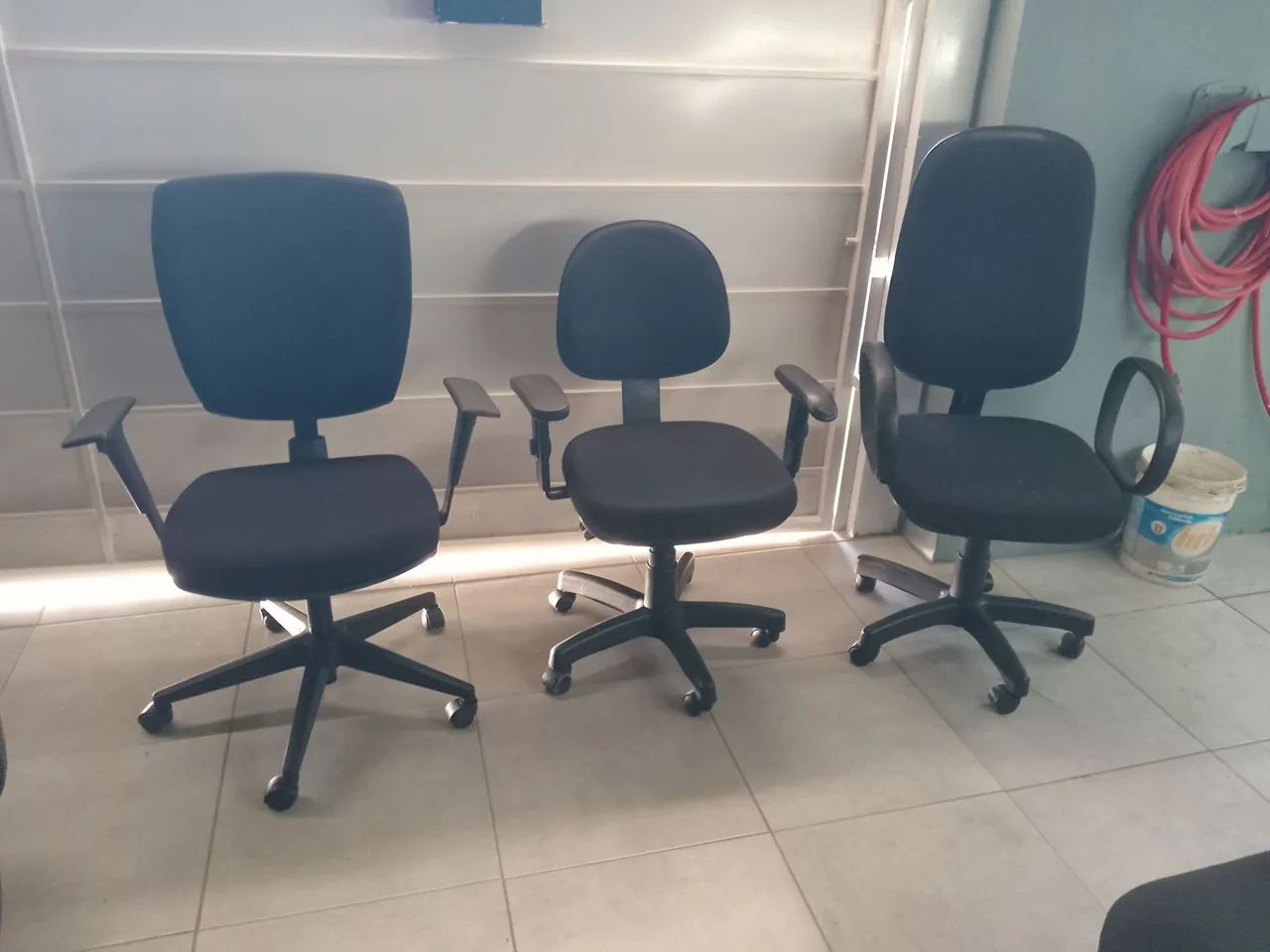 6 cadeiras  giratória  perfeitas  130. Cada - Foto 2