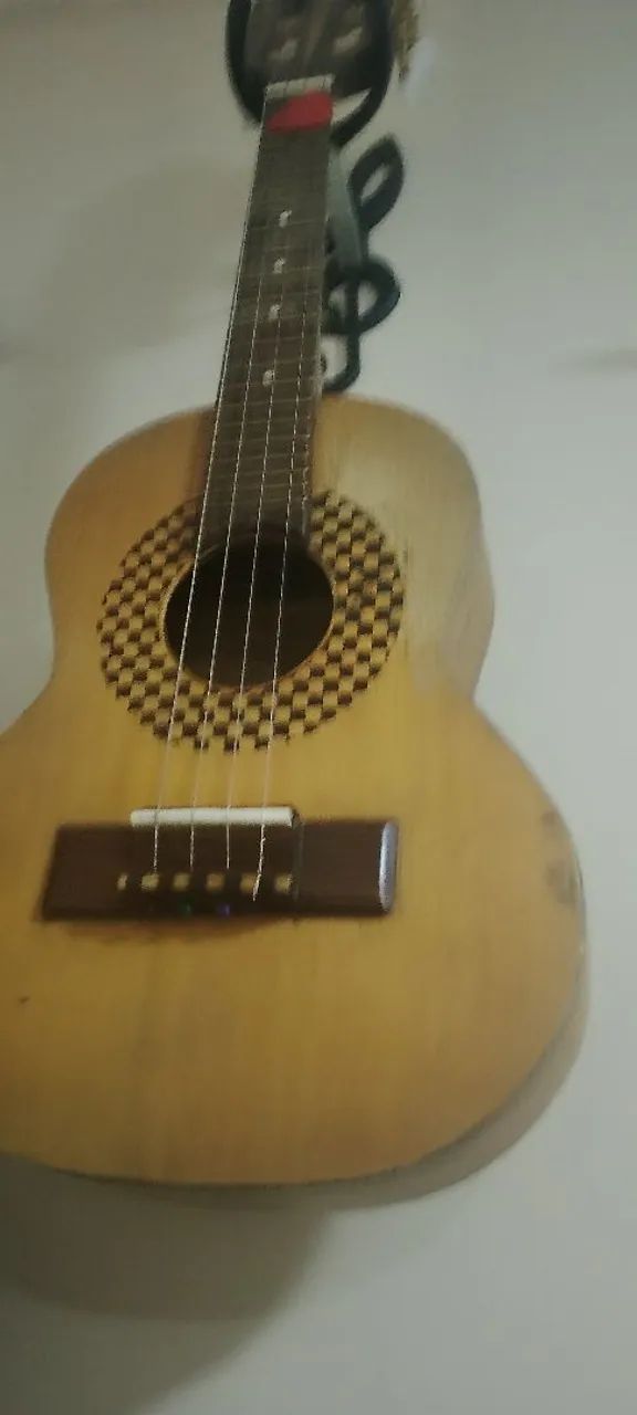 Cavaquinho antigo porém muito bom 