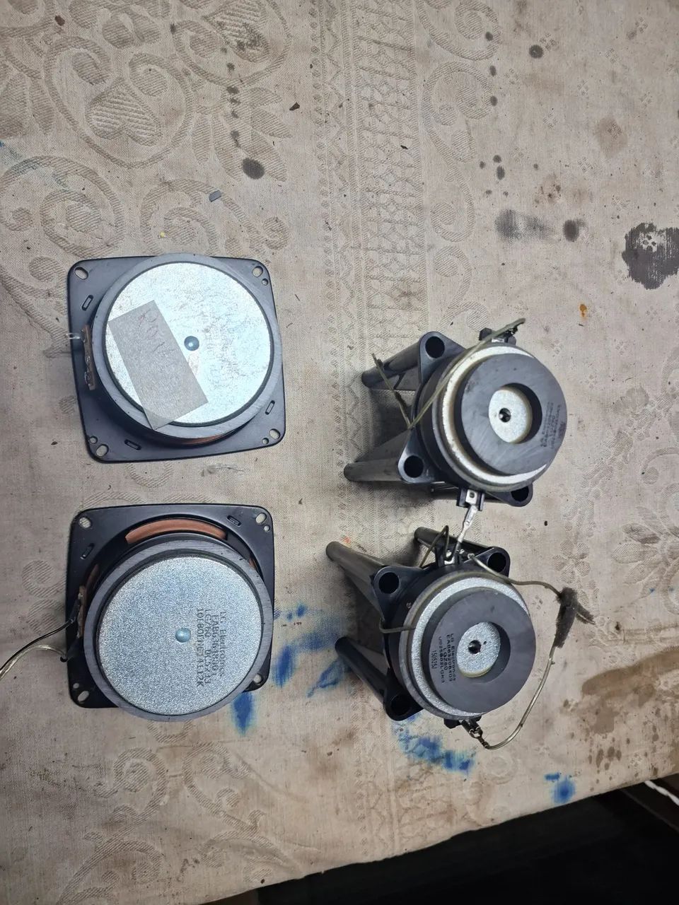 1 autofalafe de 4 polegadas 8ohms 260w e 2 tweeter 