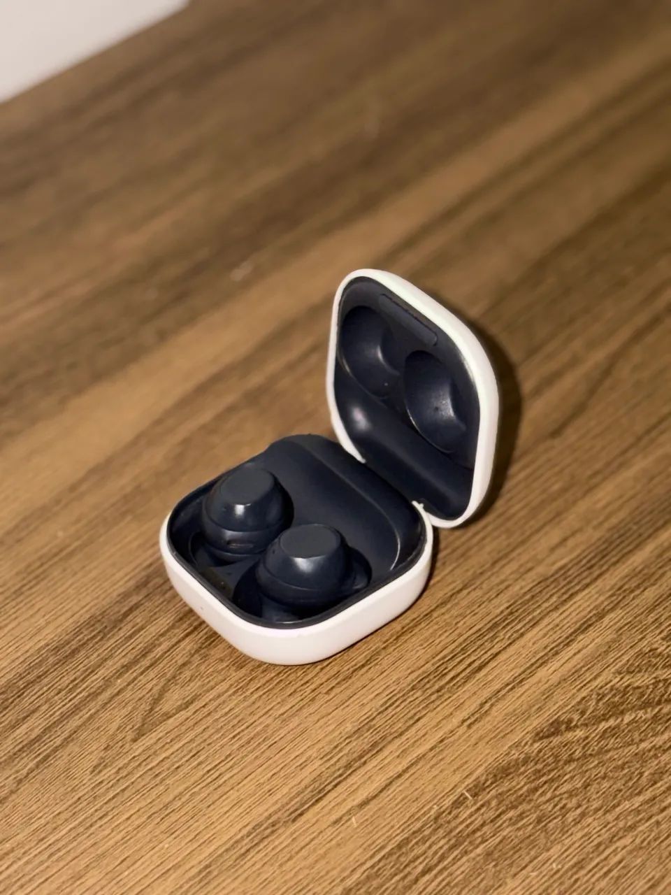 Fone Samsung buds fe só funciona lado esquerdo 