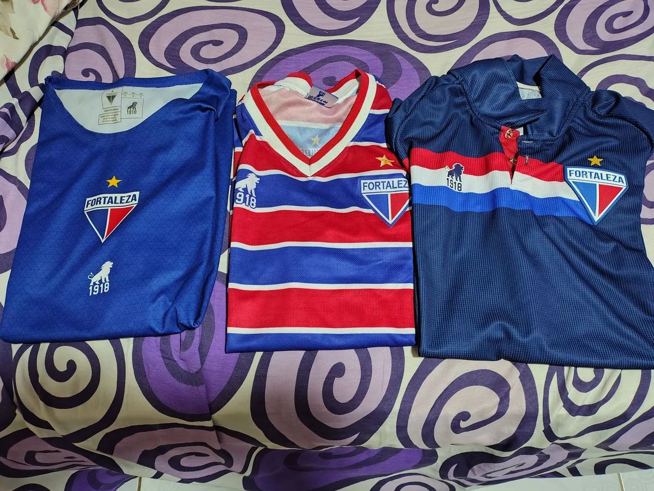 Cinco Camisas e Regatas de Time.