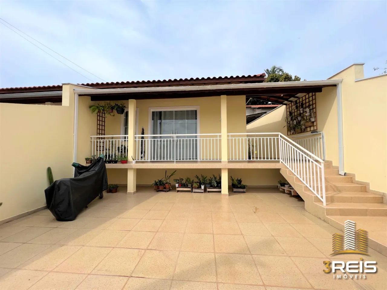 CASA TÉRREA COM 3 DORMITÓRIOS NO BAIRRO PEREIRAS EM SOCORRO/SP