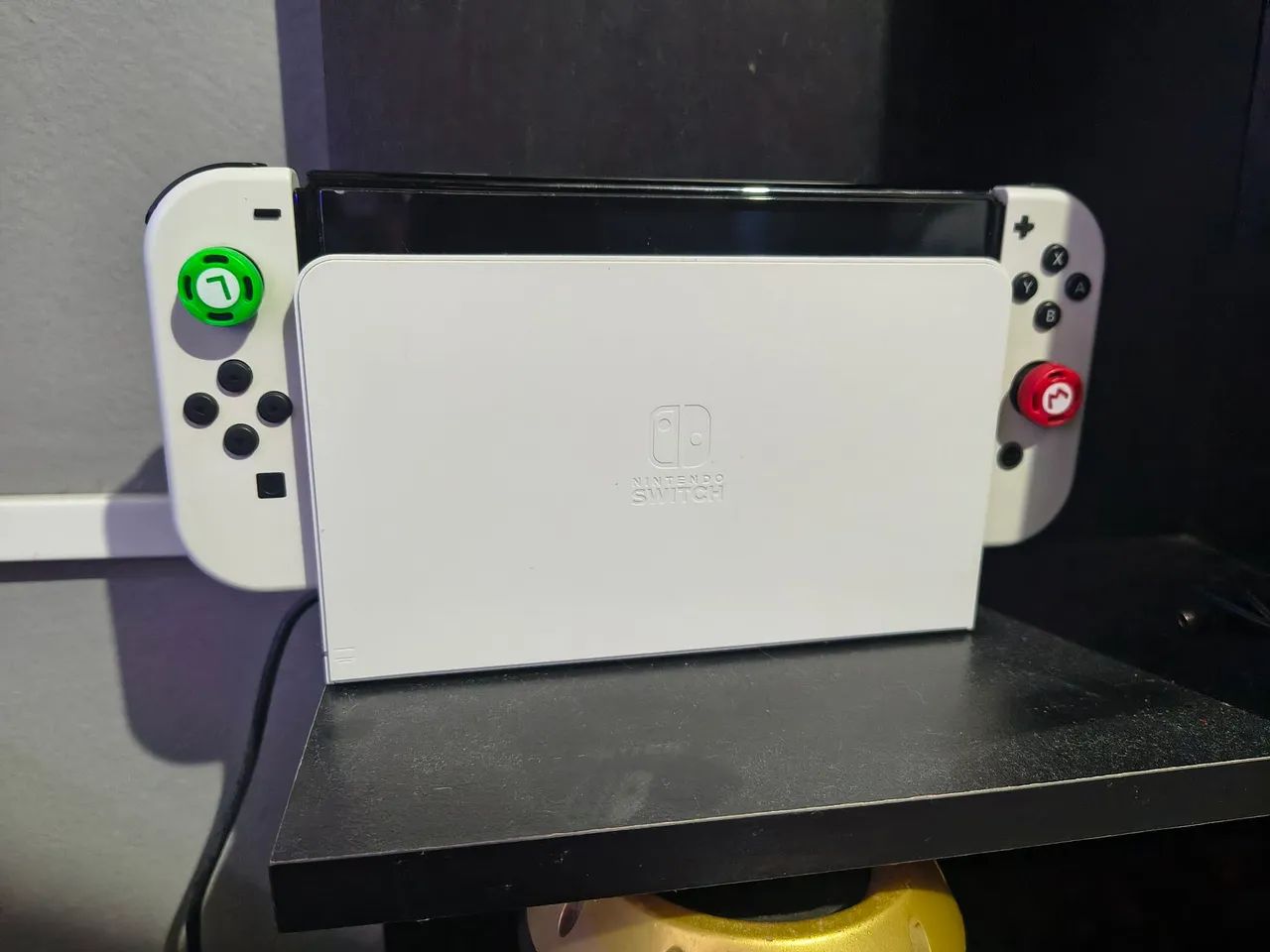 Vendo Nintendo Switch OLED + 1 joycon extra  - Foto 3