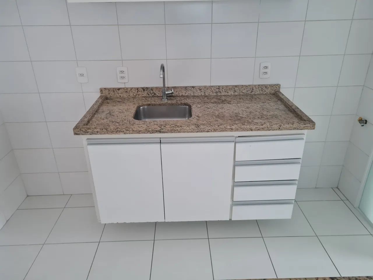 Armário de Cozinha e de lavanderia  em MDF Branco  - Foto 3
