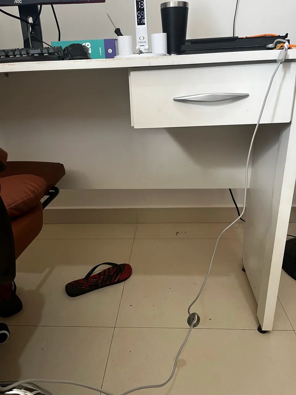 Vendo escrivaninha e cadeira  - Foto 2