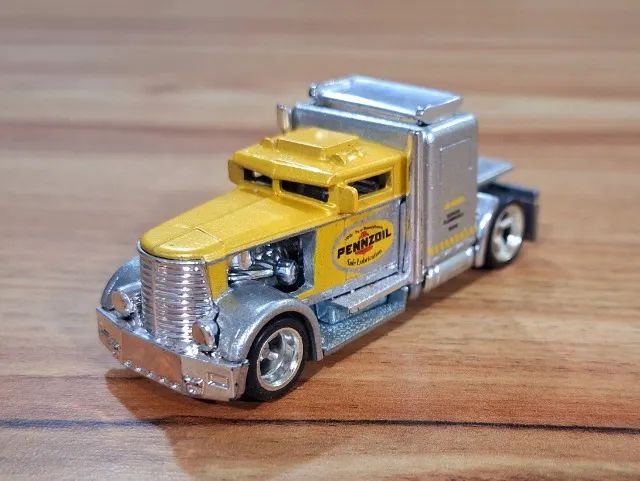 Hot Wheels Convoy Custom - Slick Rides Delivery Series 2010 (Loose