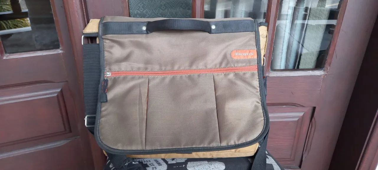 Bolsa de notebook  30cm por 20cm refinada 