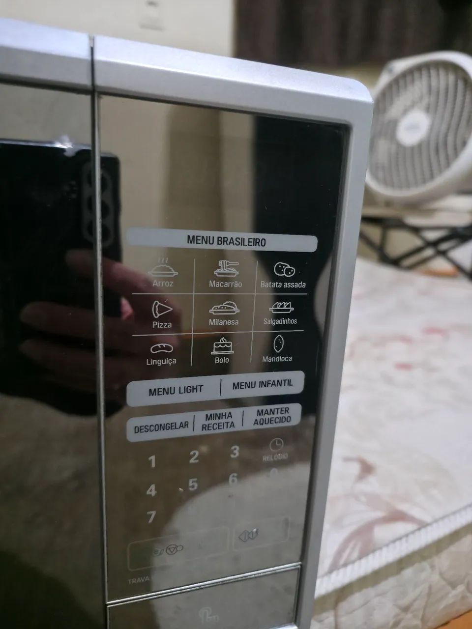 Vende-se microondas LG espelhado 30L - Foto 3