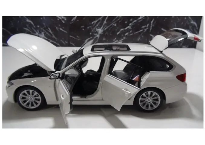 Miniatura 1/18 BMW 3 Touring Branco - Paragon Models - Hobbies e
