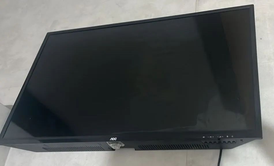 TV Led AOC 32 Polegadas - Tela Quebrada - Retirada