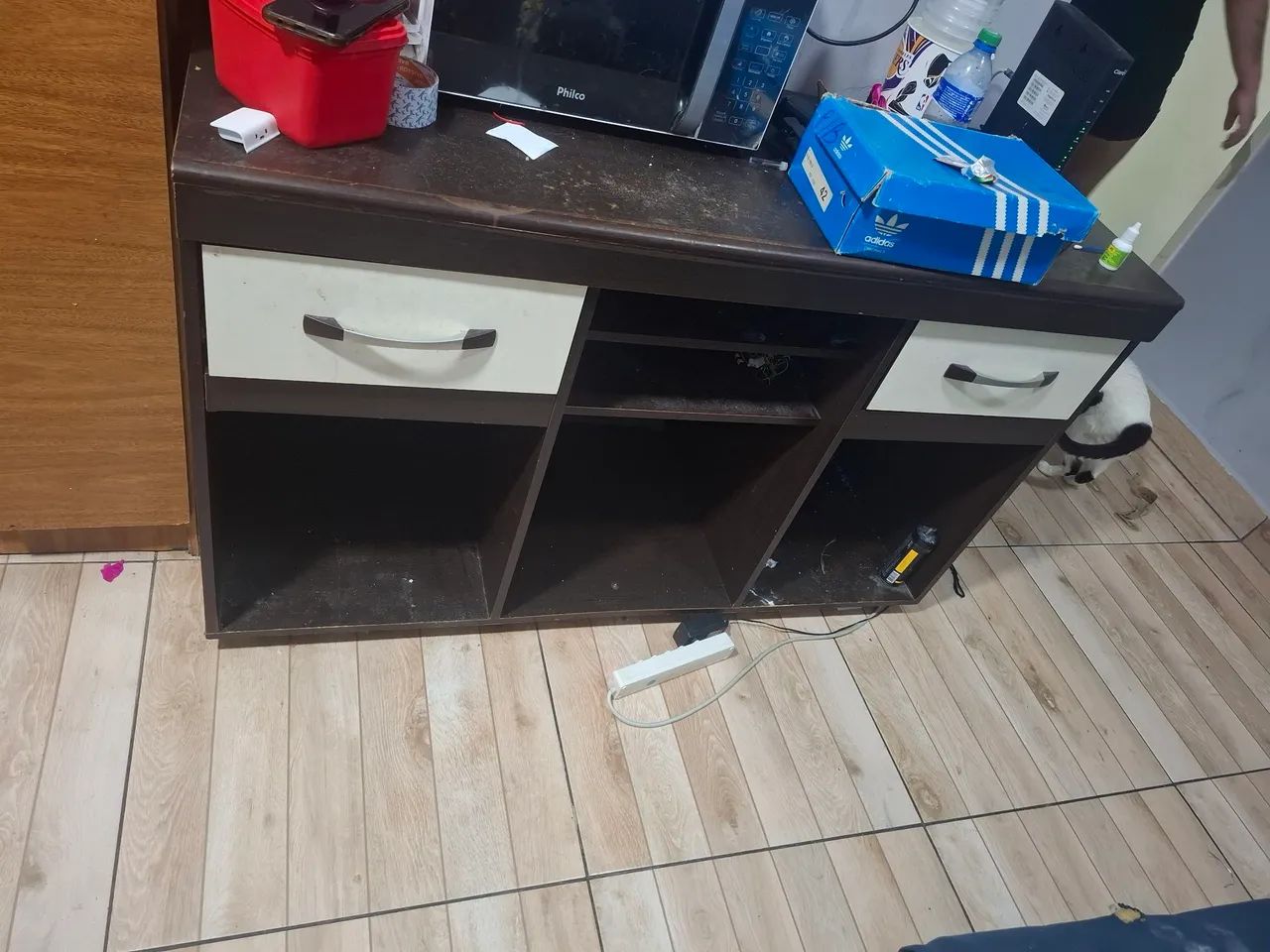 Móvel de madeira pra sala de estar 