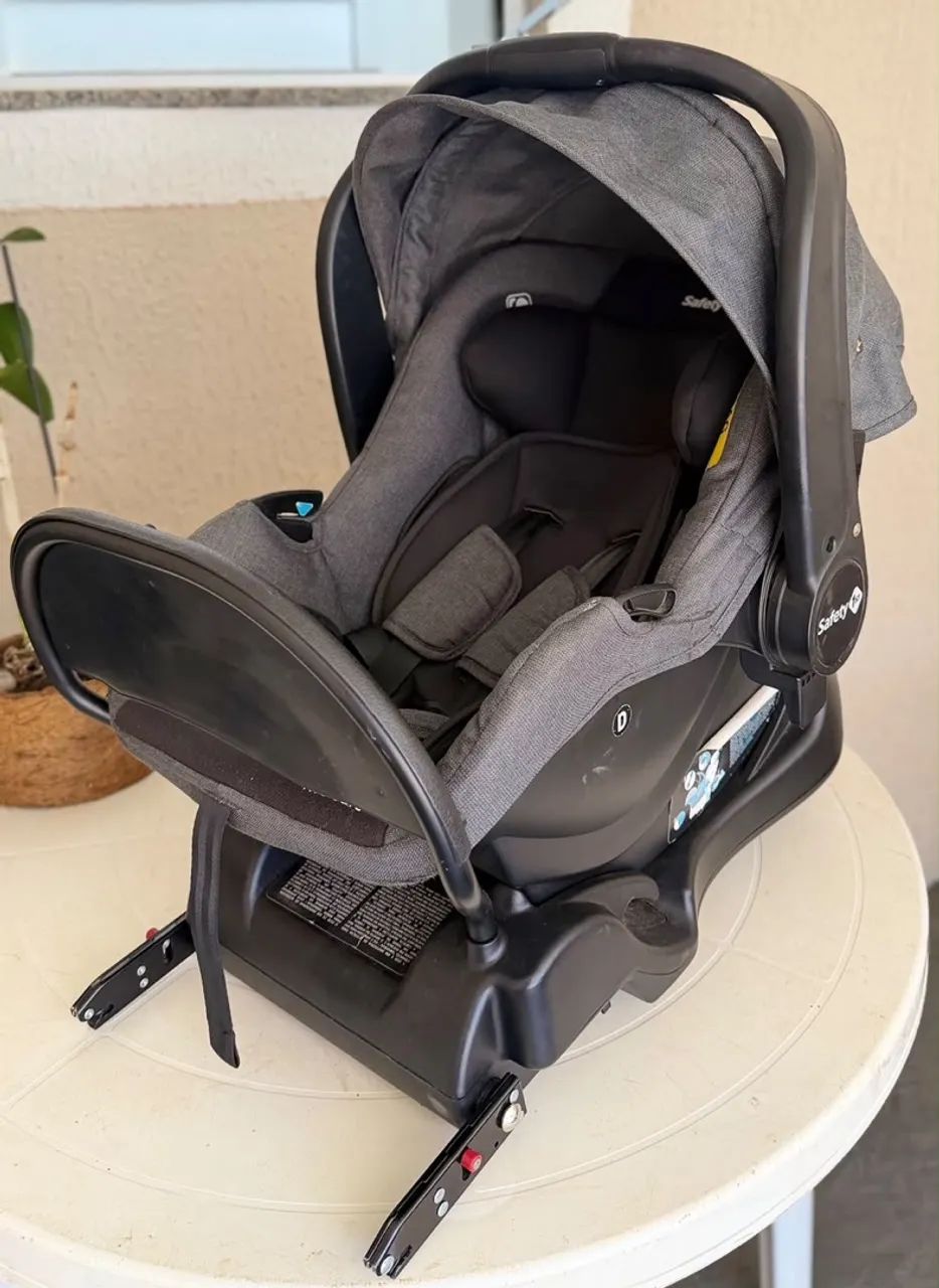 Bebê conforto com base Isofix