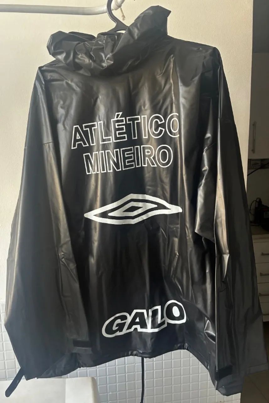 capa de chuva umbro atlético mineiro g - Foto 2
