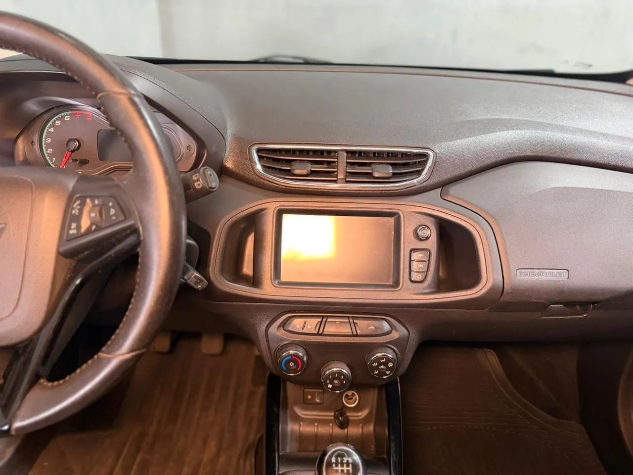 Chevrolet Onix Hatch LTZ 1.4 8V Flex Mec. 4P 2017 - Foto 2