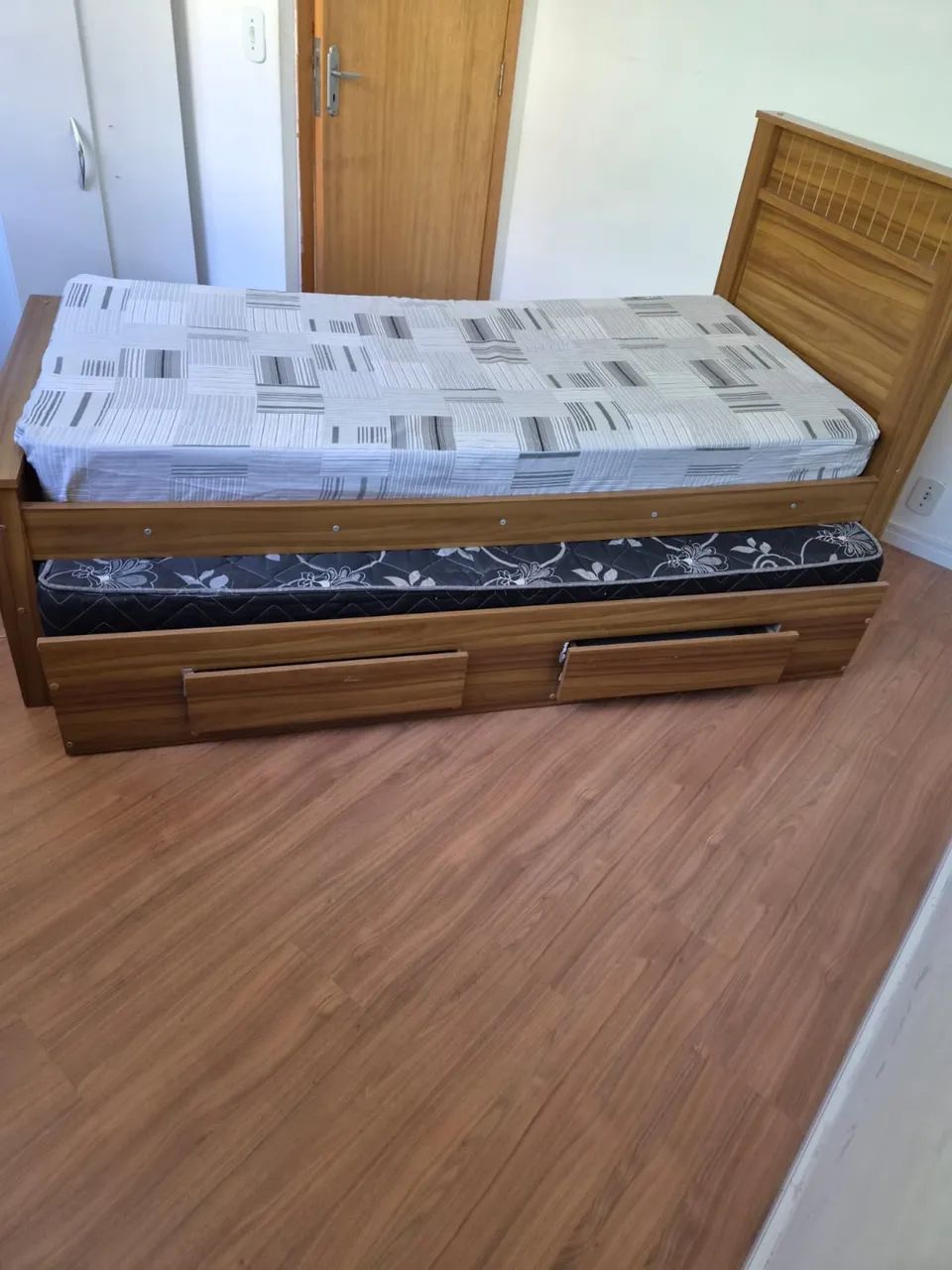 Cama solteira com cama auxiliar 2 gavetas