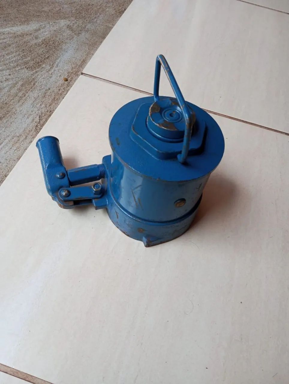 Vende-se macaco hidraulico de 10 toneladas - Foto 2