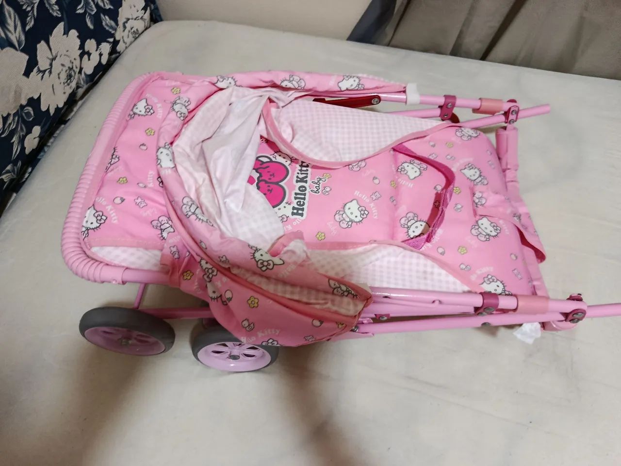 Carrinho de boneca da Hello kit excelente estado - Foto 4