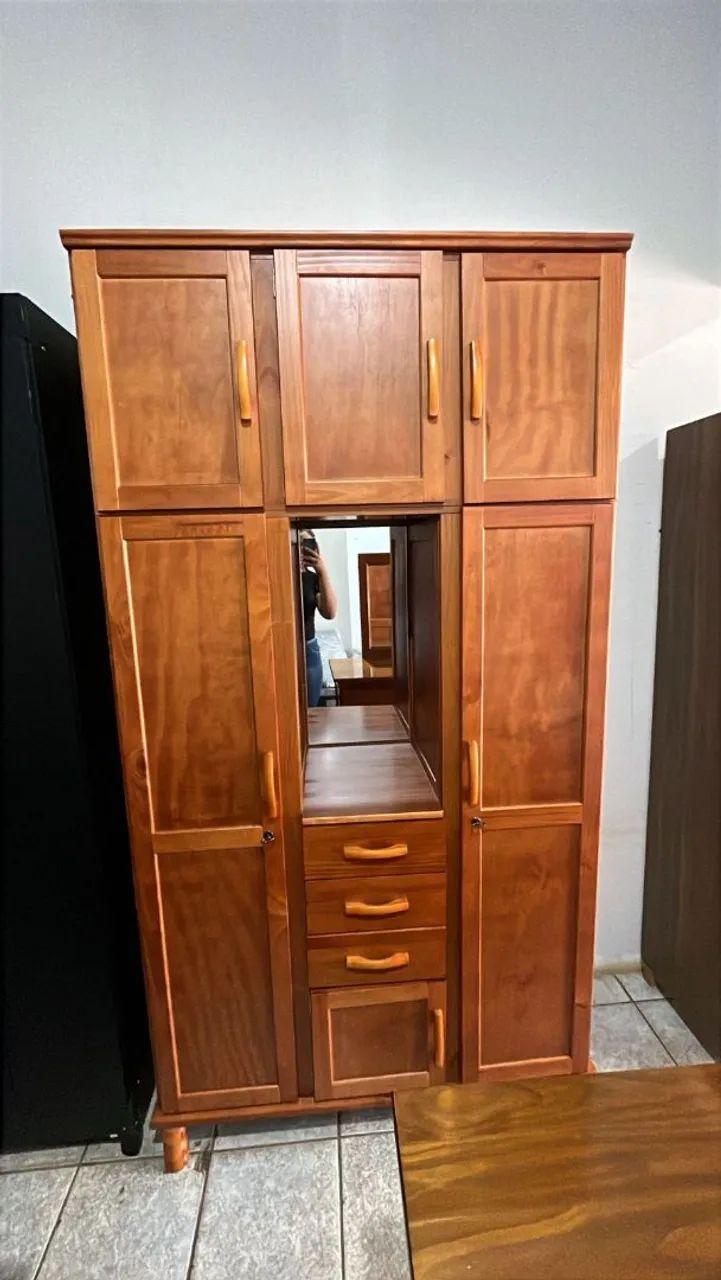 Guarda roupa novo de madeira, alto padrão 