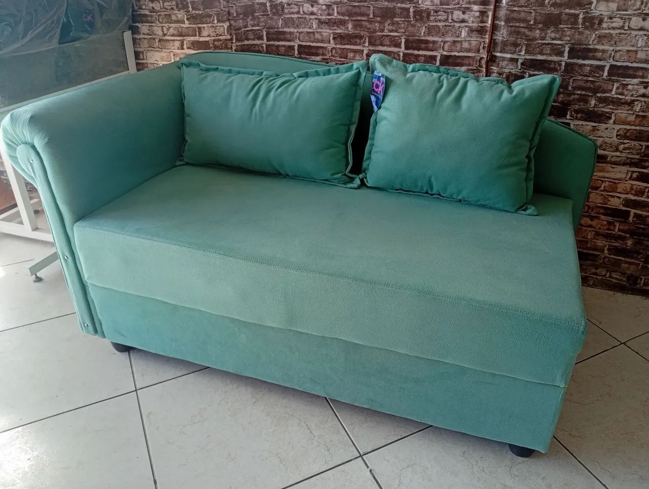 Lindo sofá para decorar seu salão o recepção  - Foto 2