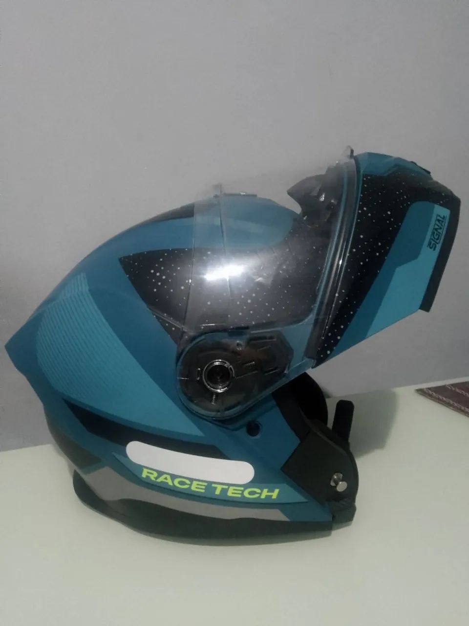Capacete escamoteável 