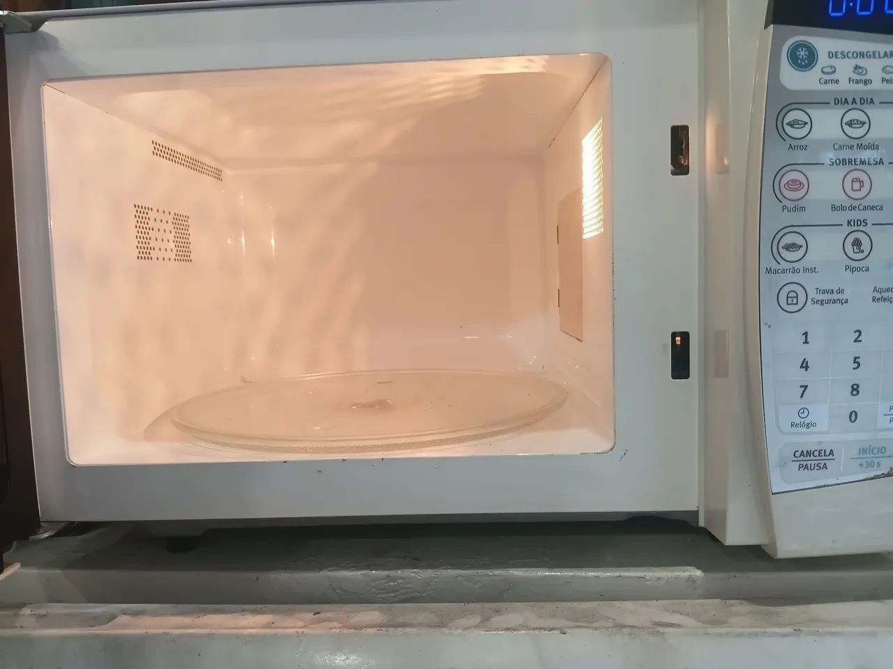 Micro-ondas Electrolux 220V Funcionando perfeitamente  - Foto 2